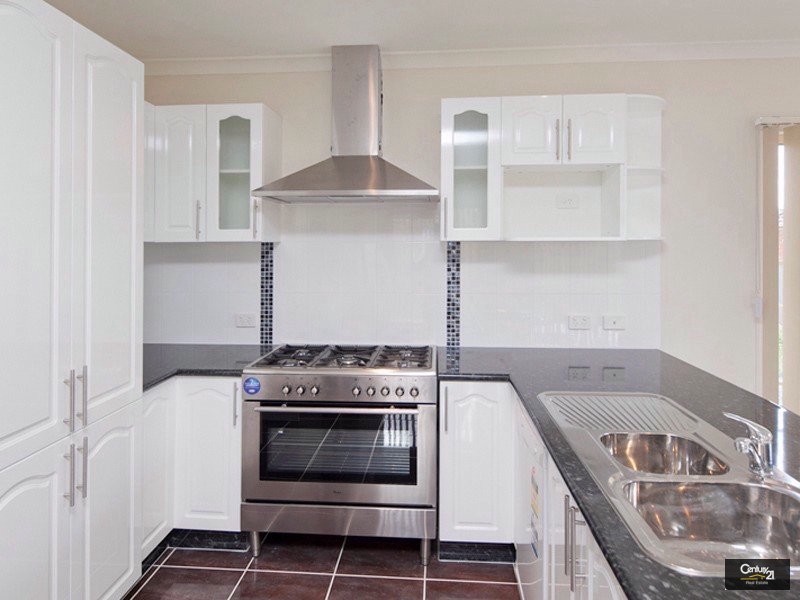 8 Lawrence Close, Pakenham VIC 3810