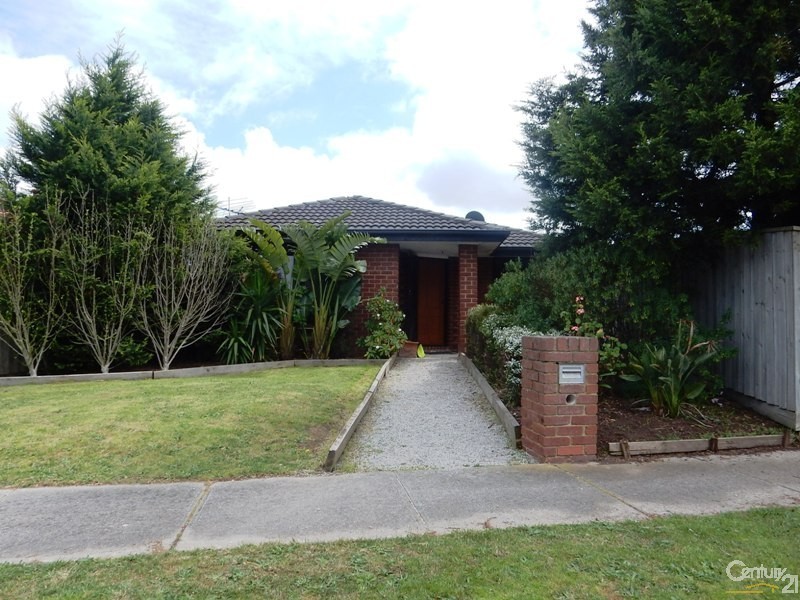 17 Lesley Drive, Hampton Park VIC 3976