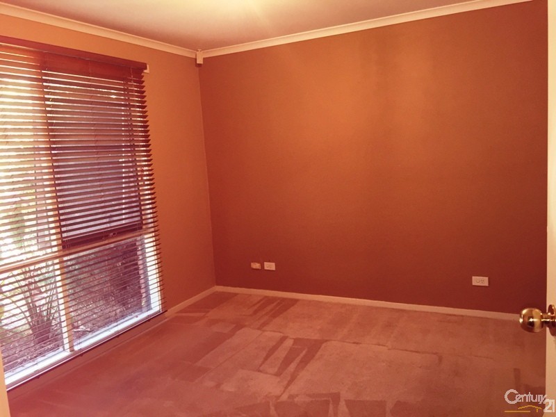 17 Lesley Drive, Hampton Park VIC 3976