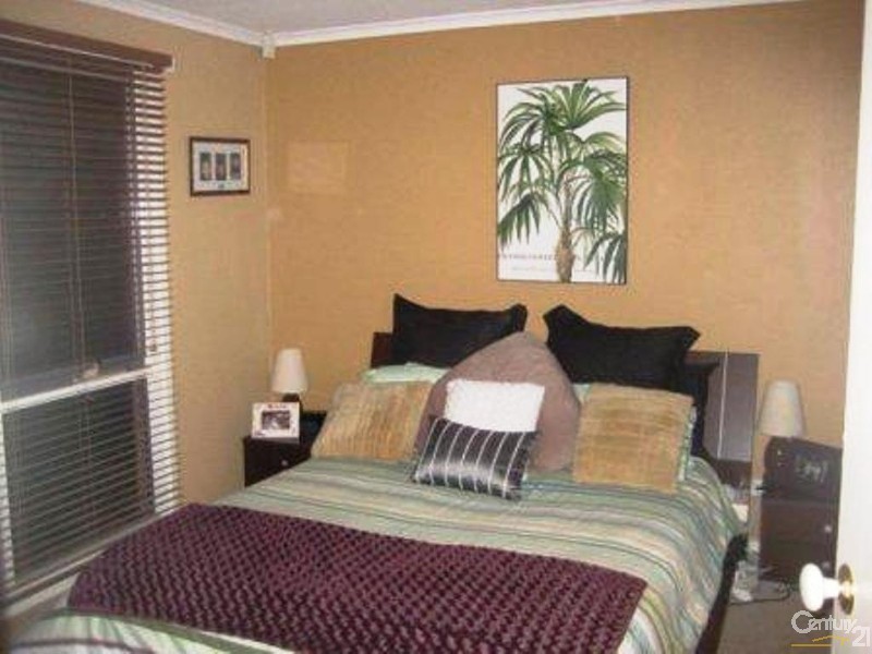 17 Lesley Drive, Hampton Park VIC 3976