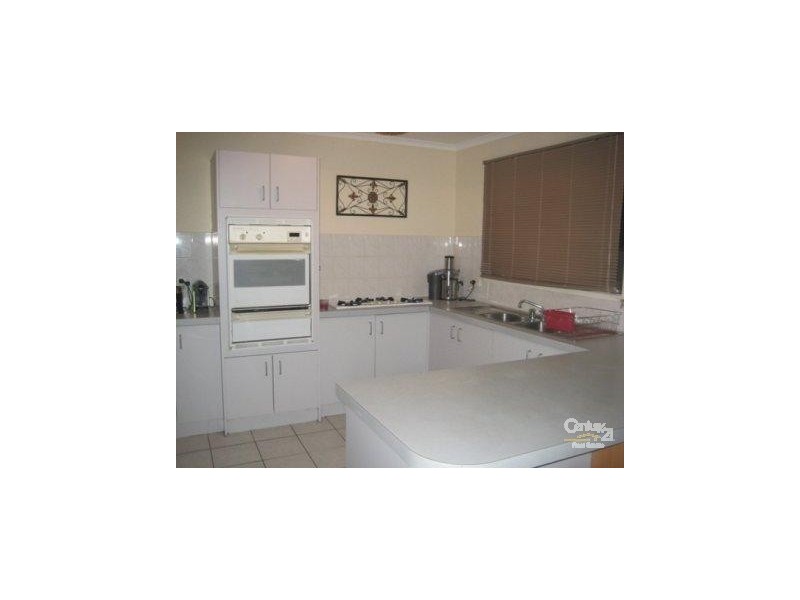 17 Lesley Drive, Hampton Park VIC 3976