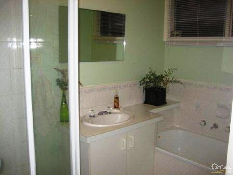 17 Lesley Drive, Hampton Park VIC 3976