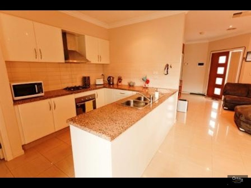 8A Kingsfield Crescent, Lynbrook VIC 3975