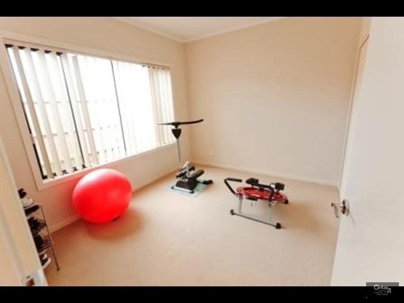 8A Kingsfield Crescent, Lynbrook VIC 3975