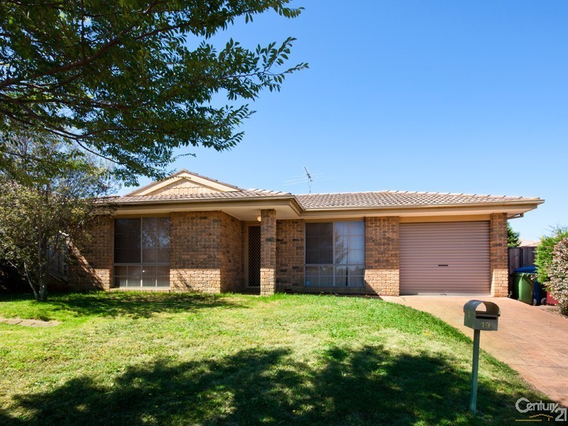 19 Sandhurst Mews, Hampton Park VIC 3976