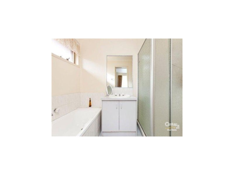 29 Ralph Cres, Hampton Park VIC 3976