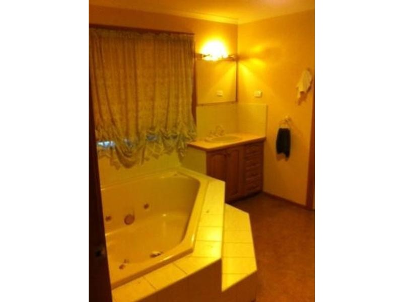 26 Kerrison Drive, Hampton Park VIC 3976