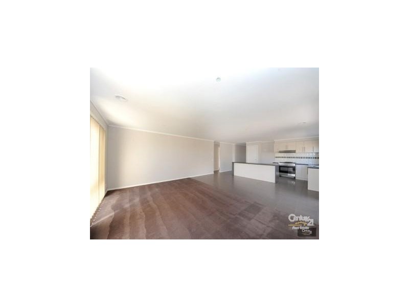 30 Kingsfield Cres, Lynbrook VIC 3975