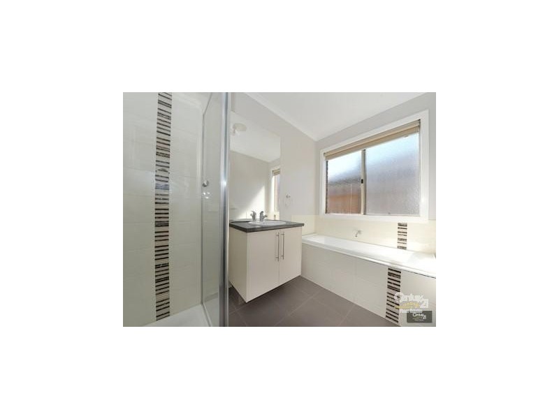 30 Kingsfield Cres, Lynbrook VIC 3975