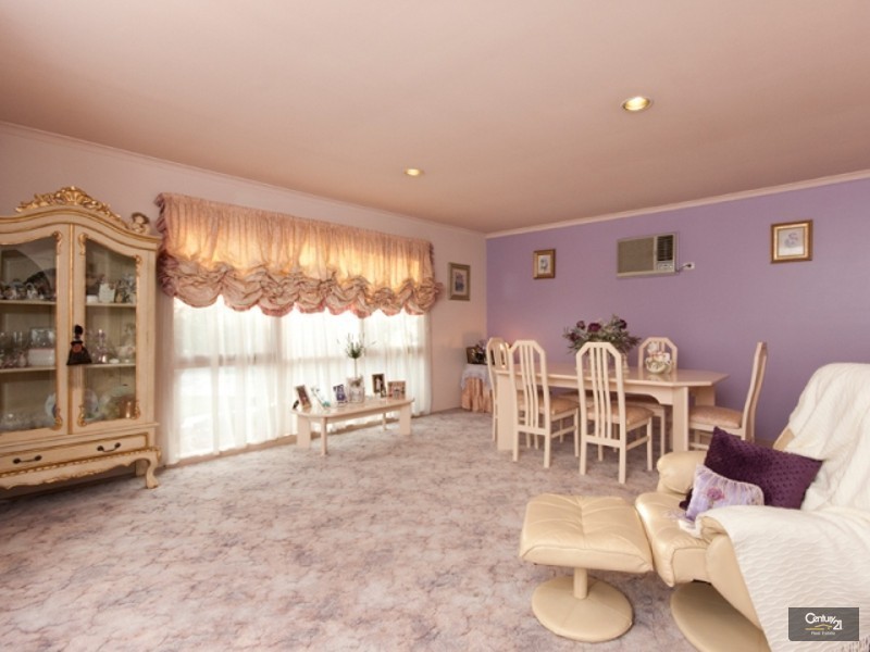 15 Jade Court, Hampton Park VIC 3976