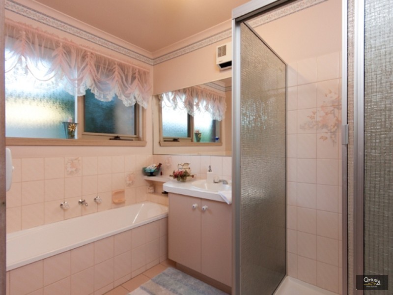 15 Jade Court, Hampton Park VIC 3976