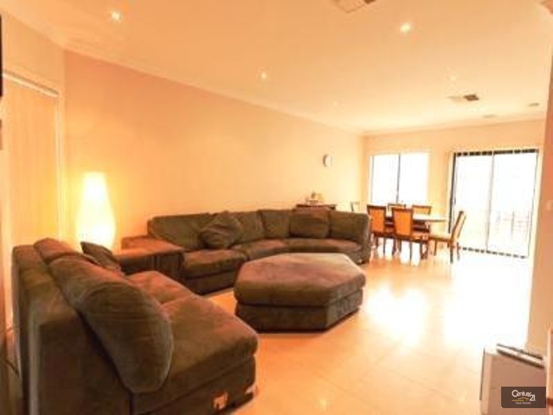 8a Kingsfield Crescent, Lynbrook VIC 3975