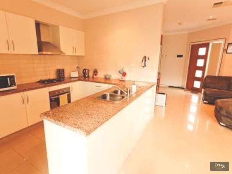 8a Kingsfield Crescent, Lynbrook VIC 3975