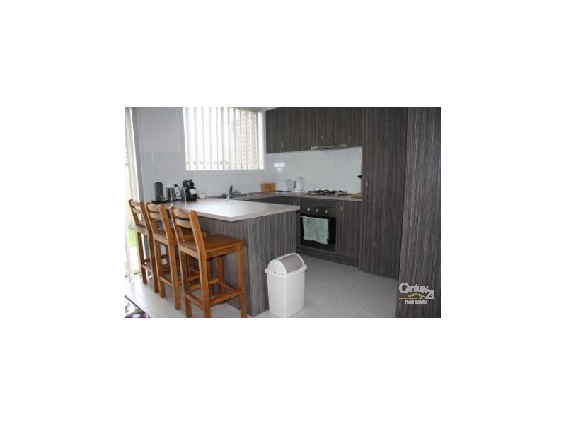 2/1 Walnut Way, Pakenham VIC 3810