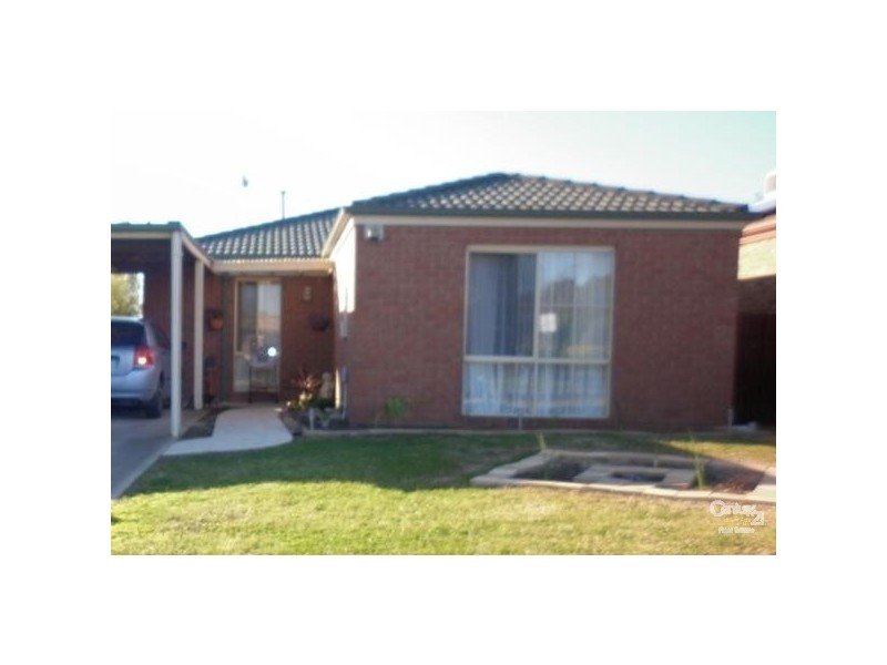8 Parkside Mews, Cranbourne West VIC 3977