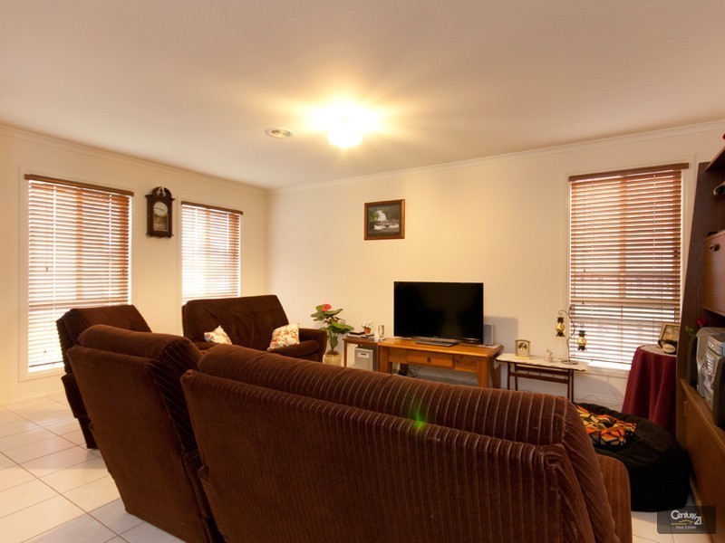 17 Glenora Way, Hampton Park VIC 3976