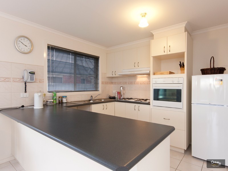 17 Glenora Way, Hampton Park VIC 3976