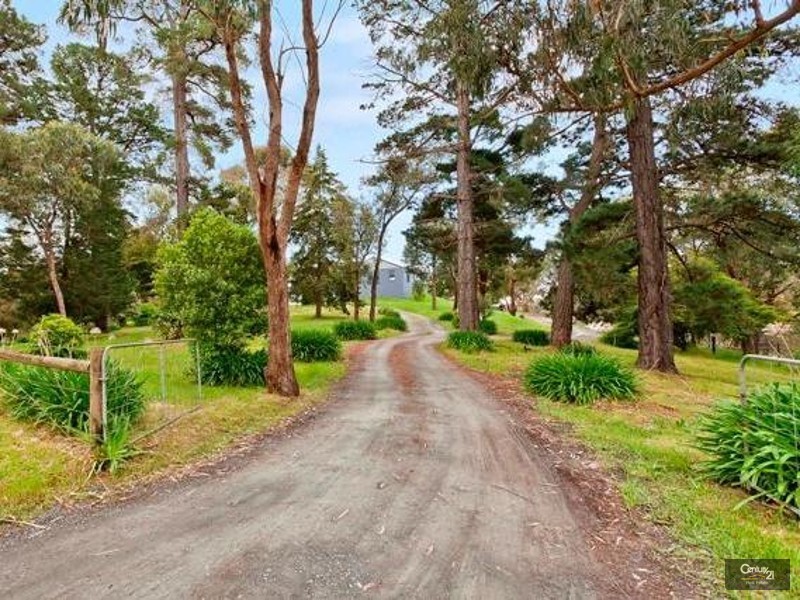 123 Holm Park Road, Beaconsfield VIC 3807