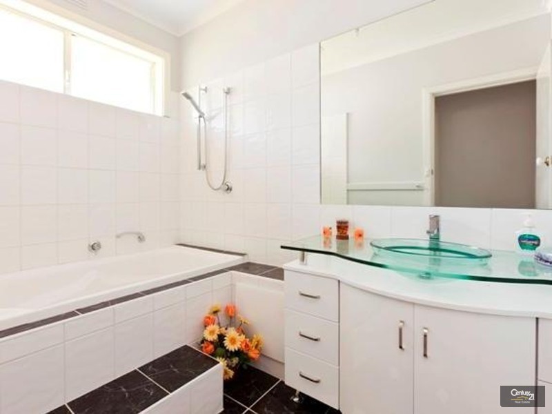 123 Holm Park Road, Beaconsfield VIC 3807