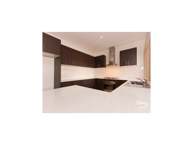 46 Hal Porter Tce, Lynbrook VIC 3975