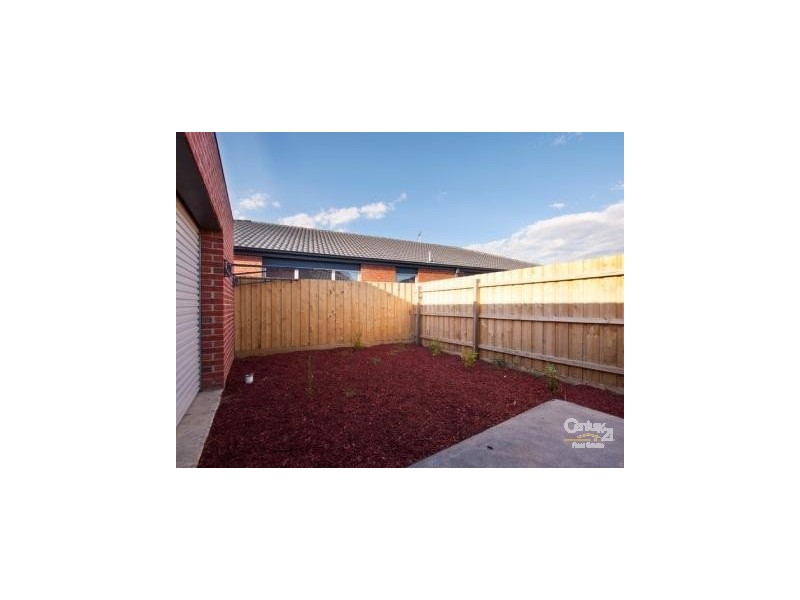 46 Hal Porter Tce, Lynbrook VIC 3975