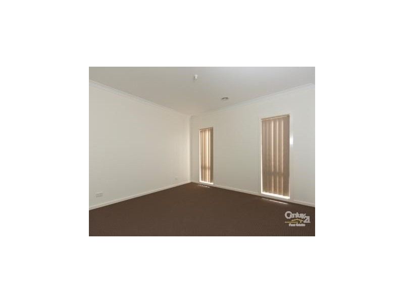 46 Hal Porter Tce, Lynbrook VIC 3975