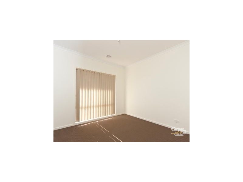 46 Hal Porter Tce, Lynbrook VIC 3975