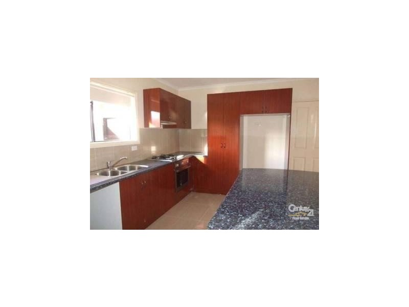 2/30 Grand Central Blvd, Pakenham VIC 3810