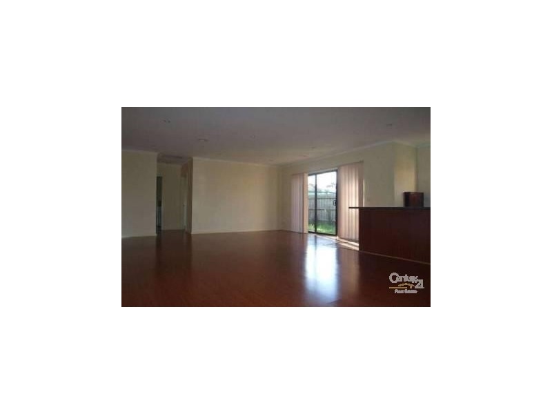 2/30 Grand Central Blvd, Pakenham VIC 3810