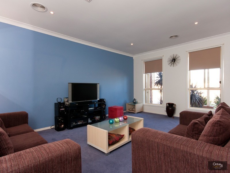 3 Thiele Court, Lynbrook VIC 3975