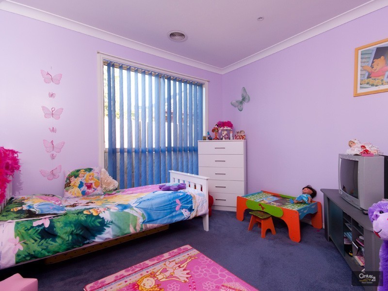 3 Thiele Court, Lynbrook VIC 3975