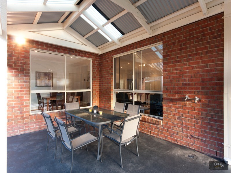 3 Thiele Court, Lynbrook VIC 3975