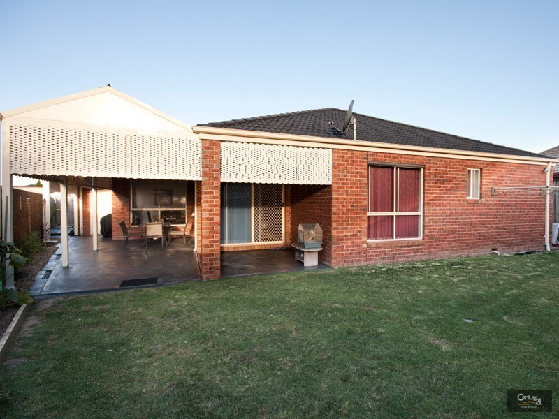 3 Thiele Court, Lynbrook VIC 3975
