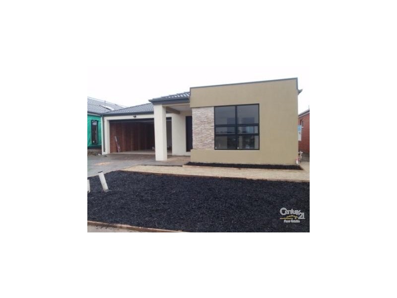 19 Arrow Road, Cranbourne East VIC 3977