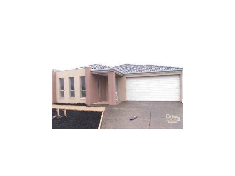 15 Arrow Street, Cranbourne East VIC 3977