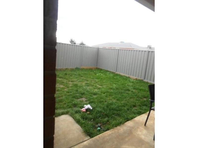 15 Arrow Street, Cranbourne East VIC 3977