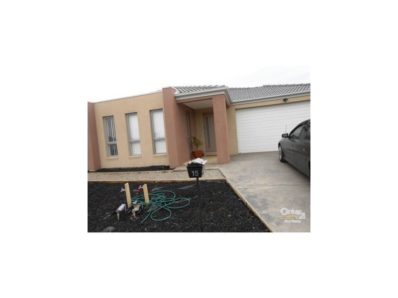 15 Arrow Street, Cranbourne East VIC 3977