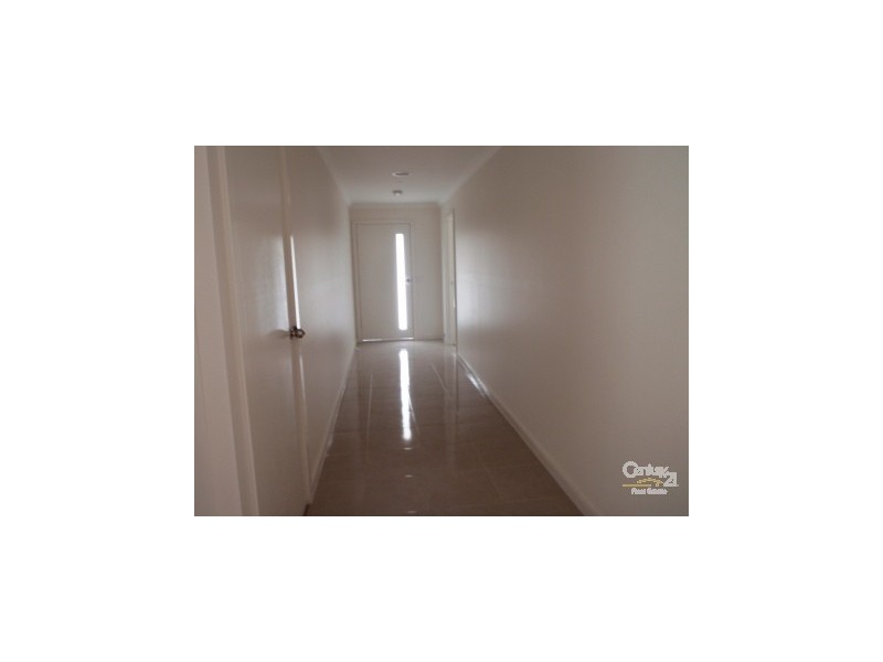 15 Arrow Street, Cranbourne East VIC 3977