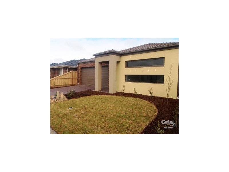 17 Blackledge Drive, Cranbourne East VIC 3977