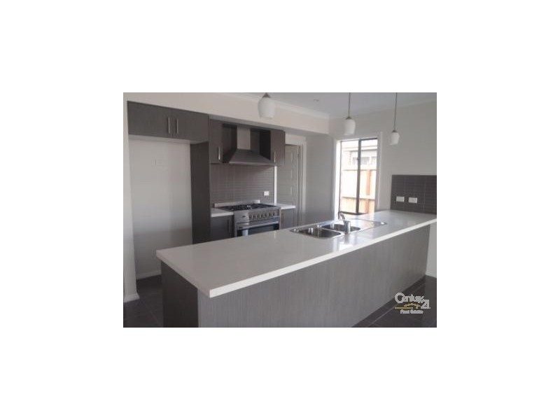 17 Blackledge Drive, Cranbourne East VIC 3977