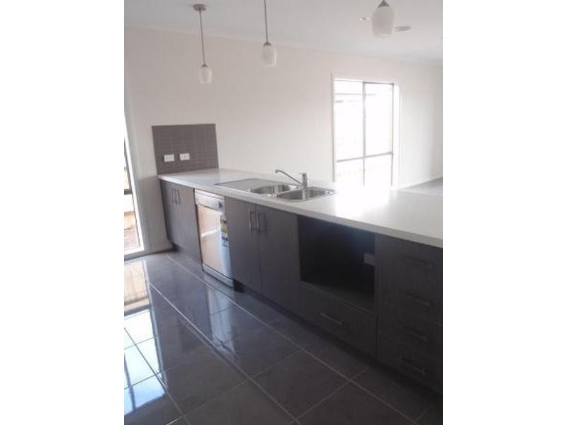 17 Blackledge Drive, Cranbourne East VIC 3977