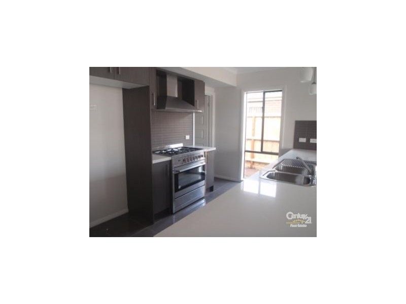 17 Blackledge Drive, Cranbourne East VIC 3977