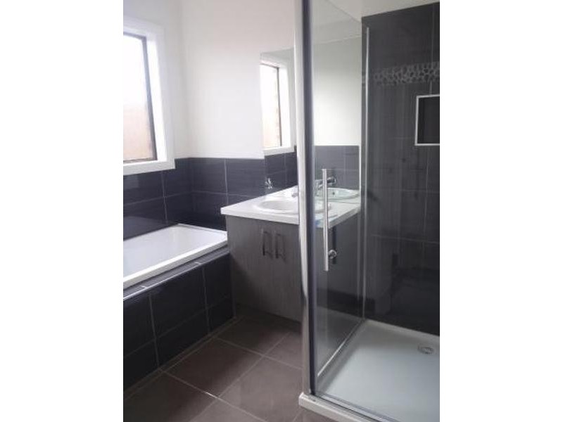 17 Blackledge Drive, Cranbourne East VIC 3977