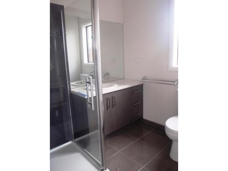 17 Blackledge Drive, Cranbourne East VIC 3977