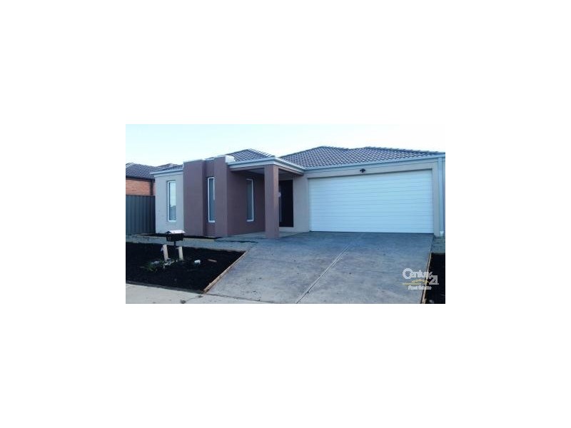 17 Arrow Street, Cranbourne East VIC 3977