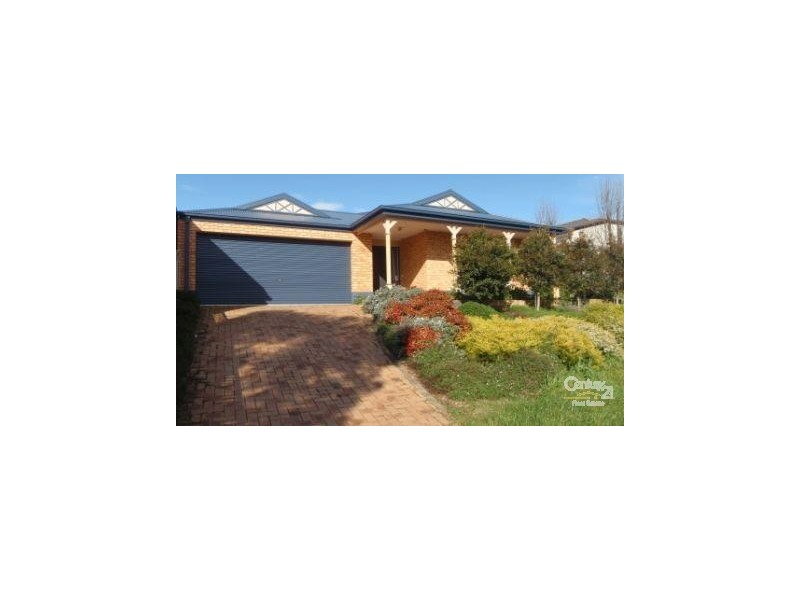 19 Weathertop Way, Cranbourne East VIC 3977