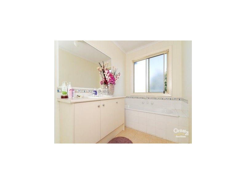 60 Paterson Drive, Lynbrook VIC 3975