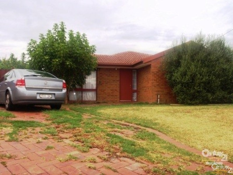 11 Glenn Close, Cranbourne West VIC 3977