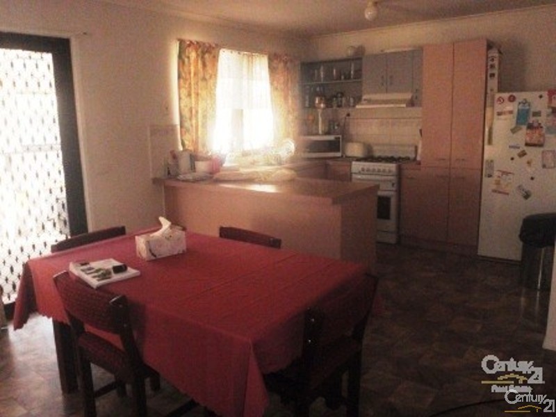 11 Glenn Close, Cranbourne West VIC 3977