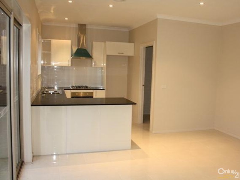 Unit 5 12-14 Kingsfield Crescent, Lynbrook VIC 3975